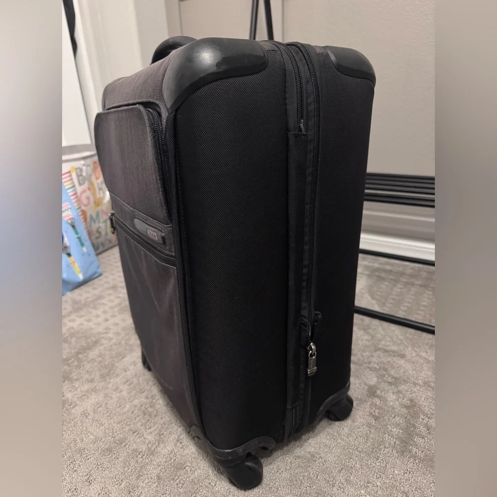 Tumi Gen 4.2 Short Trip Expandable 4 Wheel Packing Case Continental